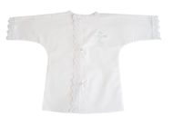 Крестильная рубашка с вышитом крестиком бирюзового цвета с украшением из тесьмы